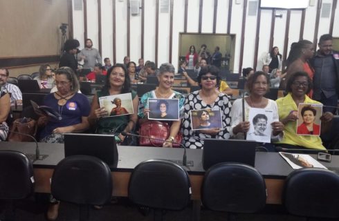 Diretora de Mulheres do SINTRACOM-BA é homenageada na A. Legislativa