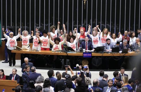 Fim da escala 6X1. A maior vitória dos Trabalhadores (as), em décadas. A luta agora é no Senado!