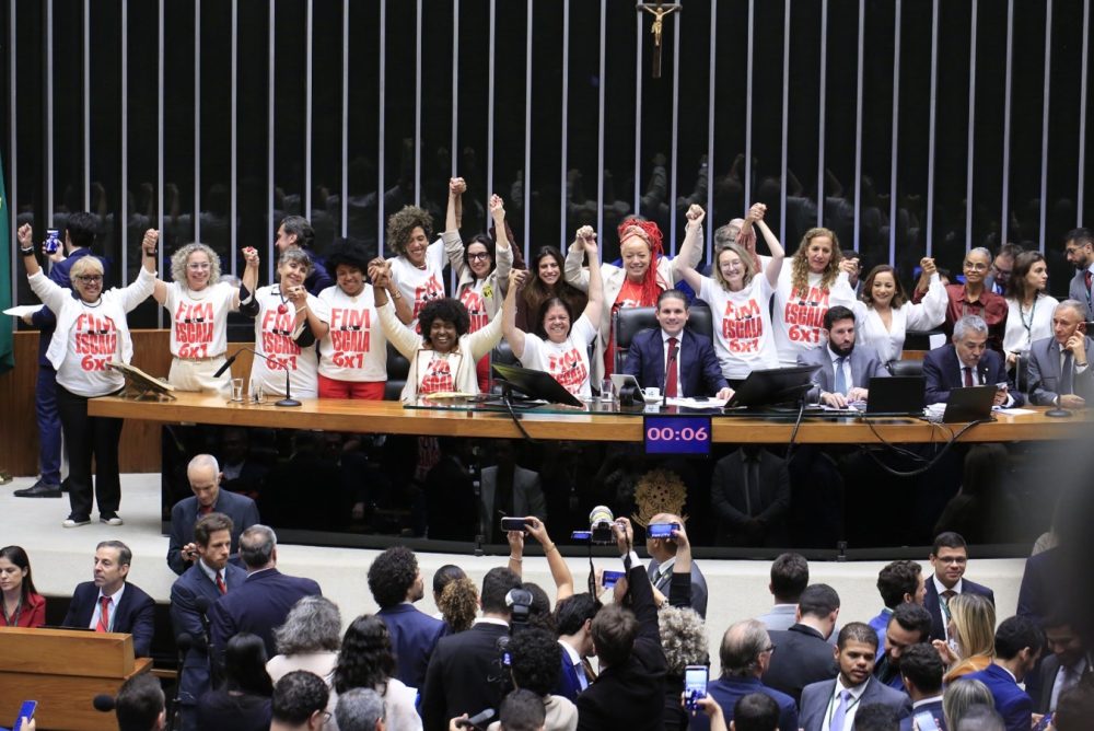 Fim da escala 6X1. A maior vitória dos Trabalhadores (as), em décadas. A luta agora é no Senado!