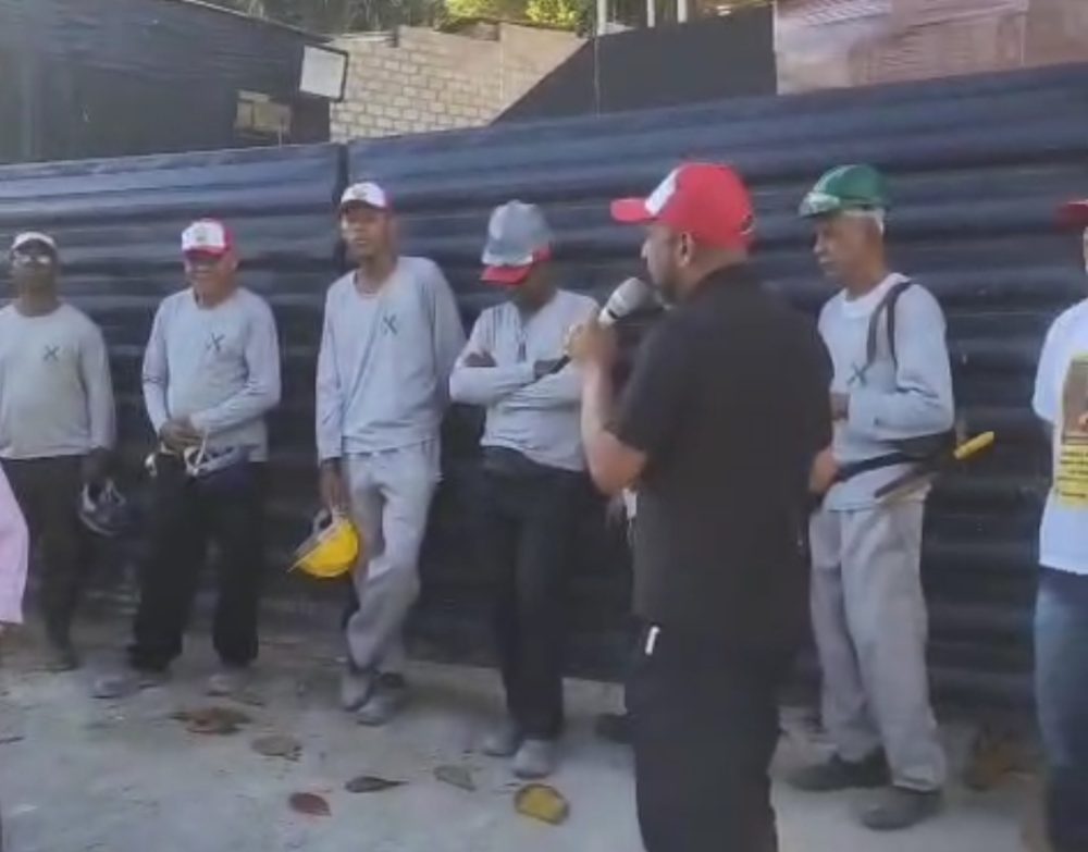 Trabalhadores (as) continuam paralisados no canteiro de obras da JVX