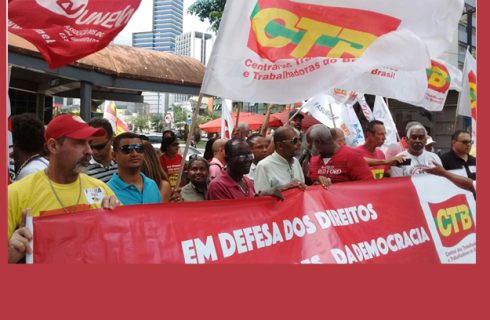 Ato denuncia ameaças aos direitos sociais e trabalhistas