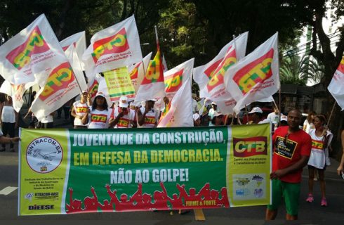 SINTRACOM-BA contra o golpe e a retirada dos direitos trabalhistas