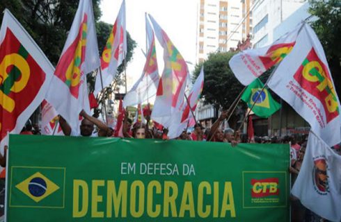 ALERTA: Lei trabalhista pode mudar ainda este ano